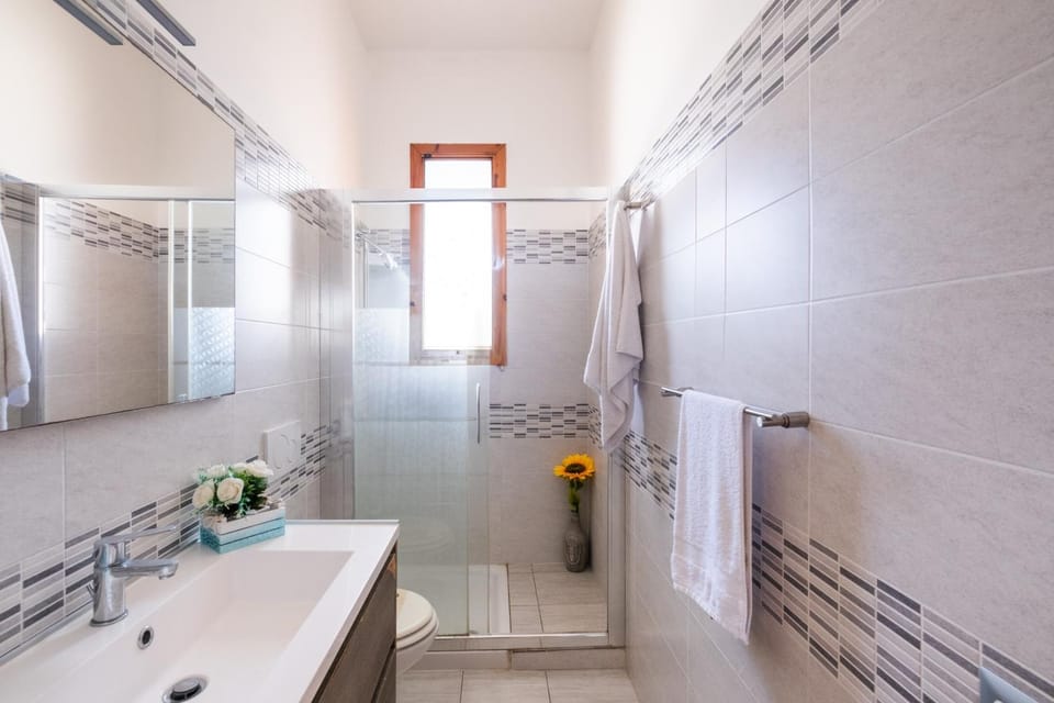 Bathroom, Living room