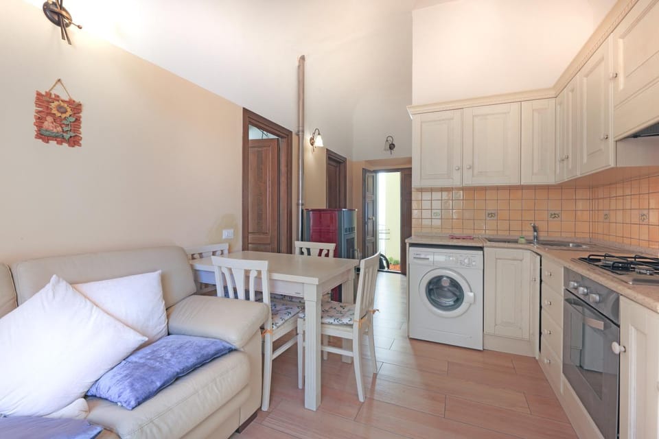 Kitchen or kitchenette, Living room, Seating area, Dining area, dishwasher, stove, washing machine