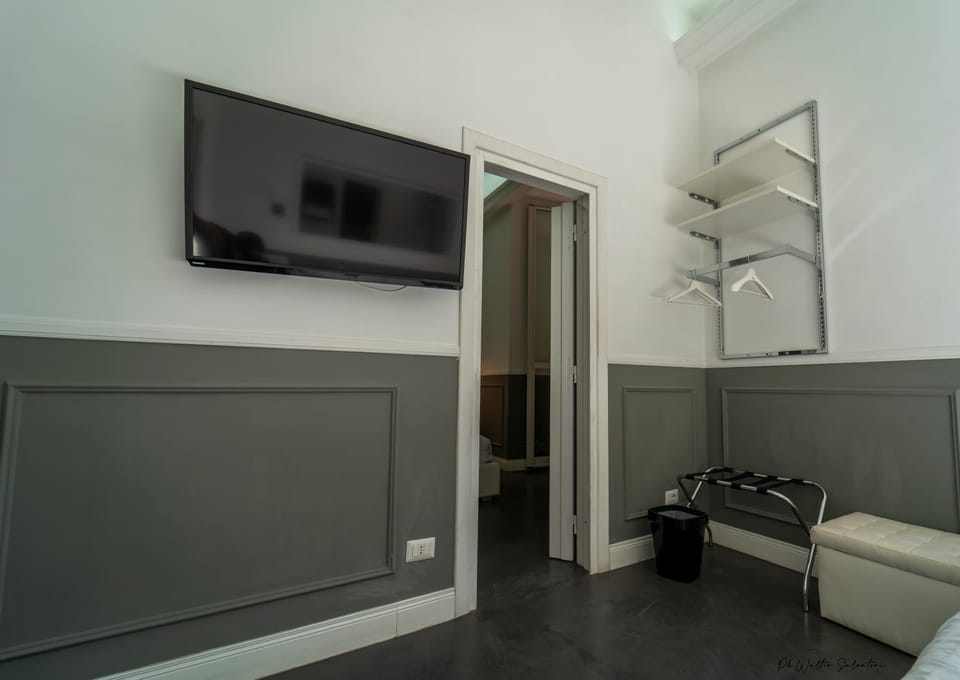 TV and multimedia, Photo of the whole room, Bedroom