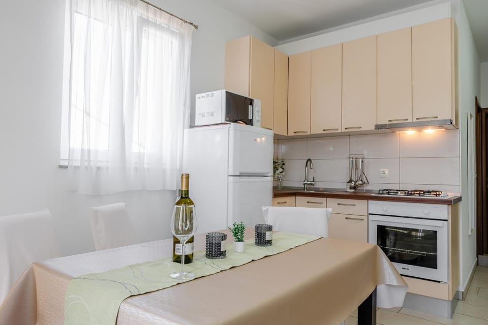 Kitchen or kitchenette, oven, stove