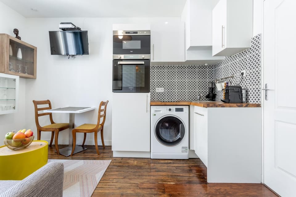 Kitchen or kitchenette, Living room, Seating area, Dining area, dishwasher, oven, washing machine