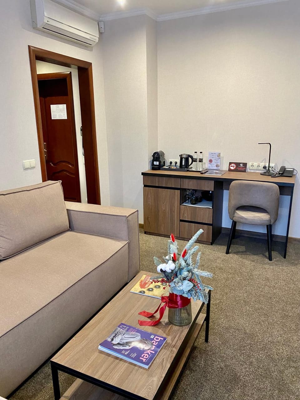 Coffee/tea facilities, Seating area