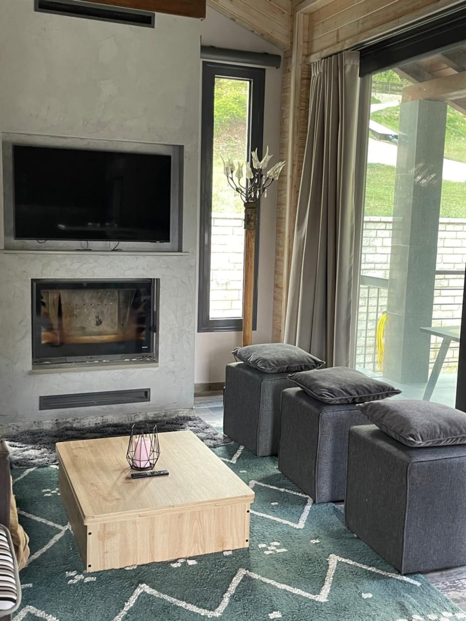 TV and multimedia, Living room, Seating area, Evening entertainment