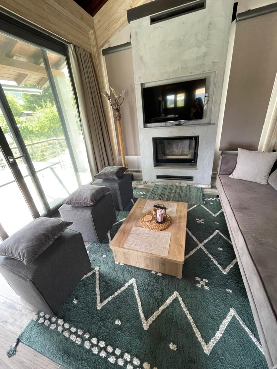 TV and multimedia, Seating area