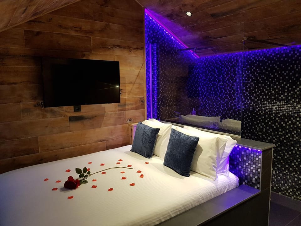 Bed, TV and multimedia