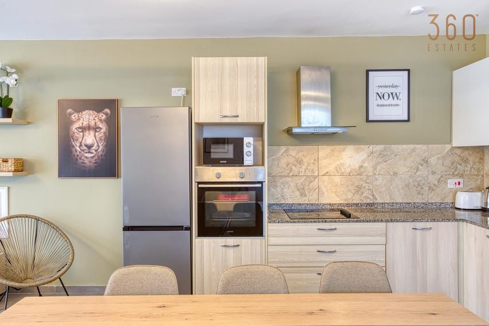 Kitchen or kitchenette, minibar, oven, pet friendly, stove, toaster