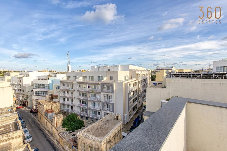 Property building, Day, Neighbourhood, City view, Street view, Location