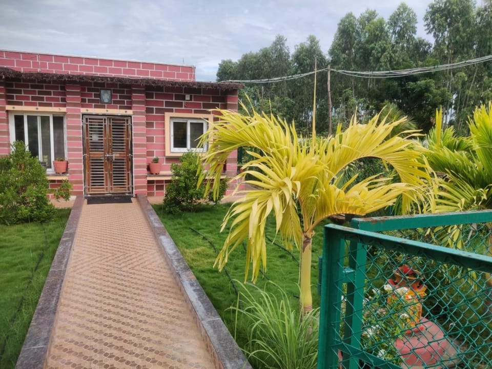 Sivarama resort Ac 2 BHK,2swimming pools& Box cricket , near bheemili beach road, vishakhapatnam Bed and Breakfast in Visakhapatnam