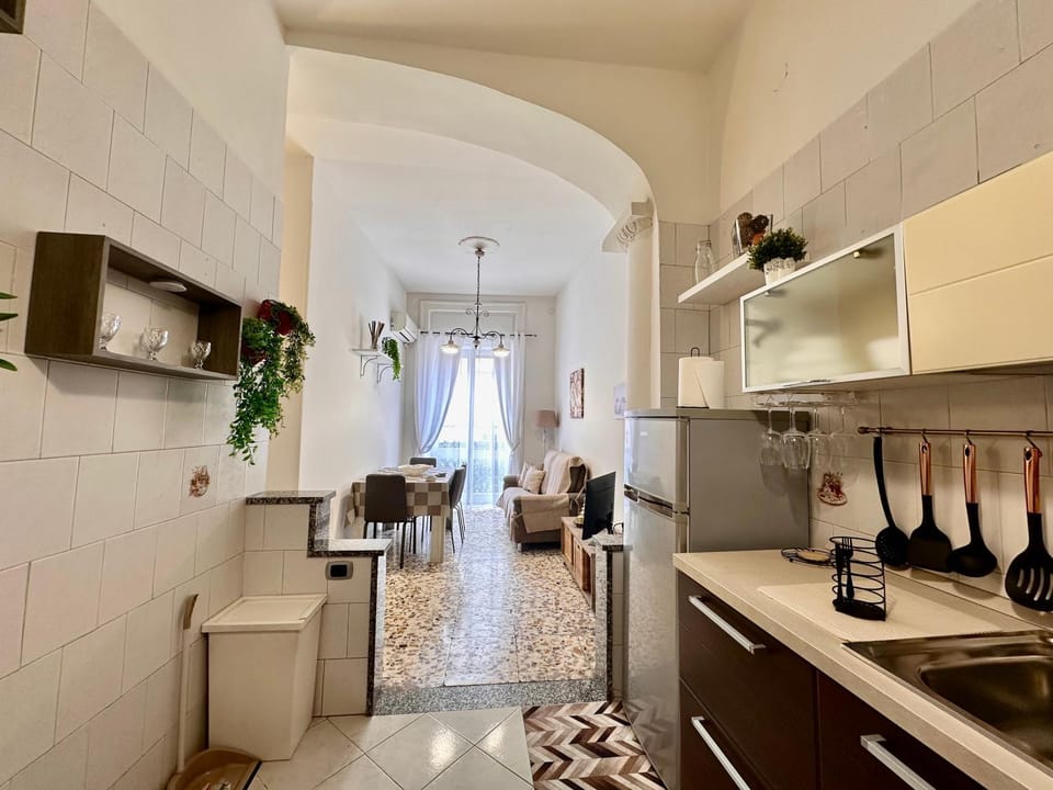 Kitchen or kitchenette, Living room, Seating area, Dining area, stove