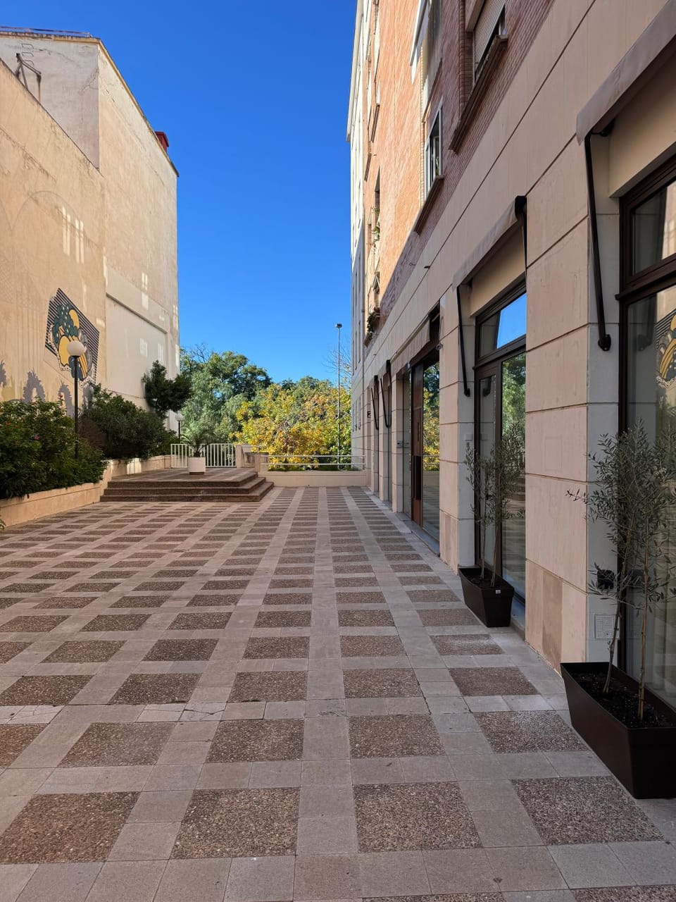 Property building, Day, Balcony/Terrace, Street view