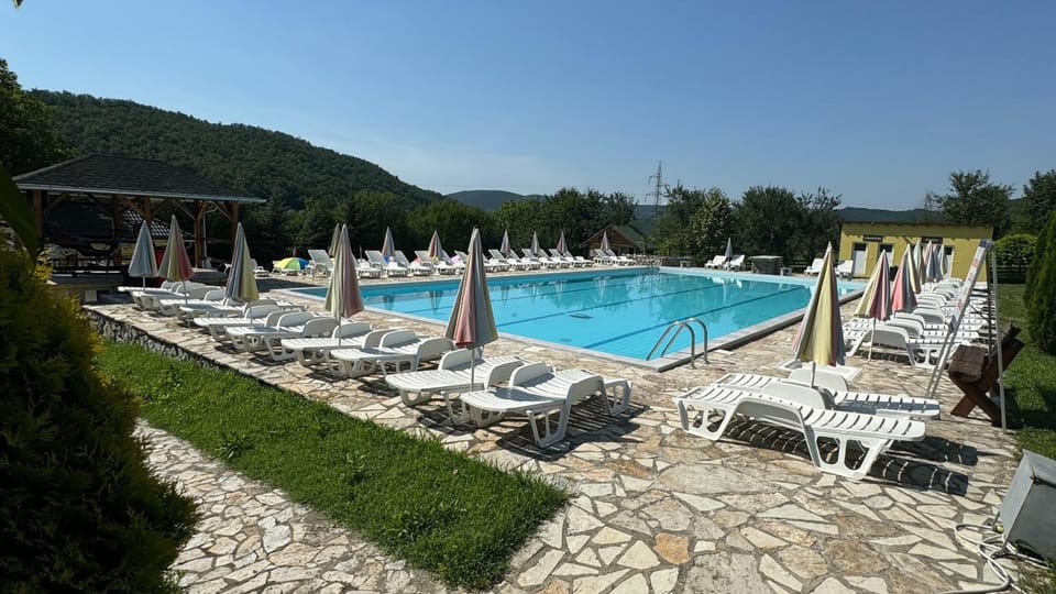 Mountain view, Pool view