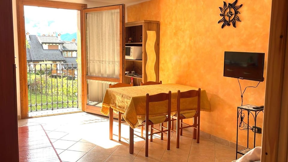 Communal lounge/ TV room, Dining area