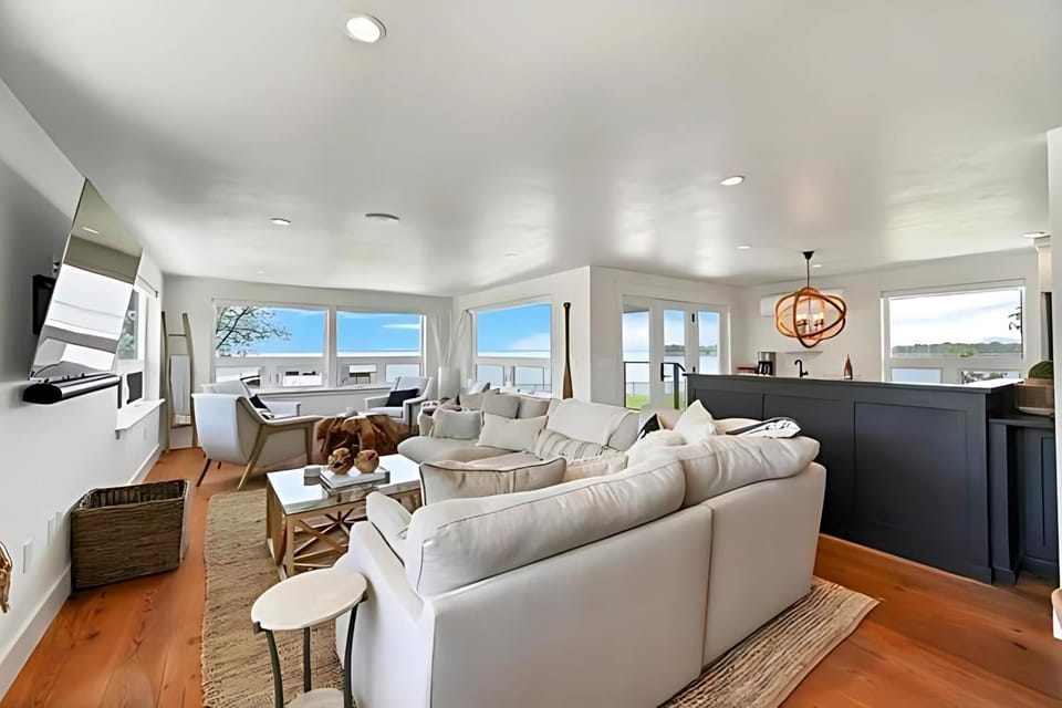 Natural landscape, TV and multimedia, Living room