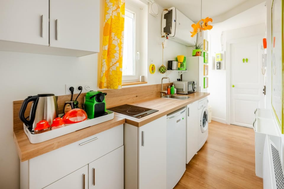 Coffee/tea facilities, stove, kitchen