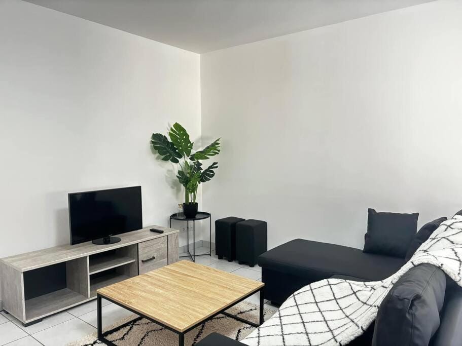 Communal lounge/ TV room, TV and multimedia, Living room, Seating area