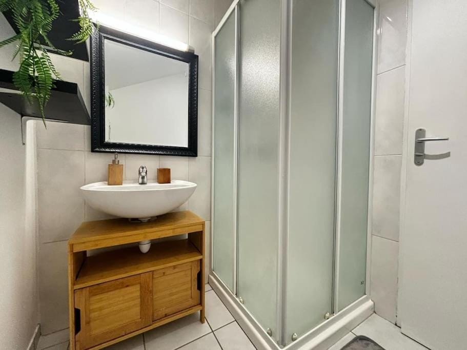 Shower, Bathroom
