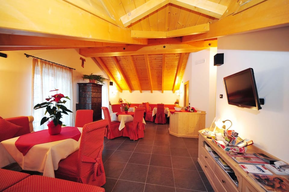 Communal lounge/ TV room