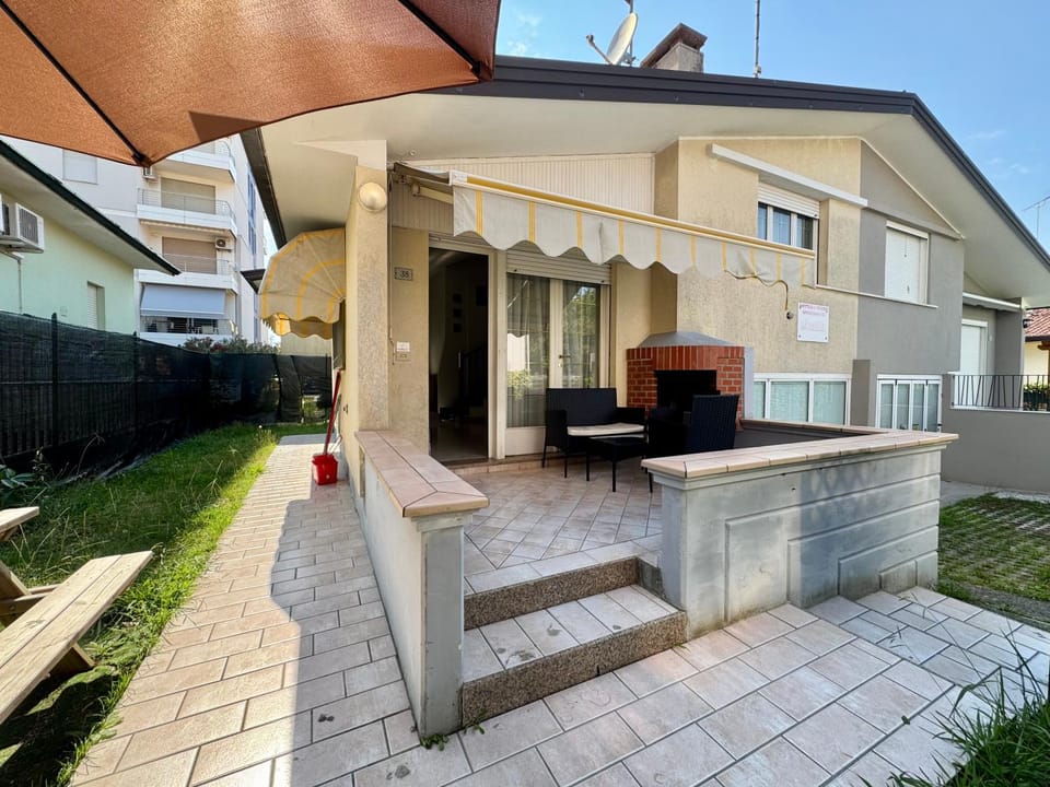 Facade/entrance, Garden, Balcony/Terrace, fireplace