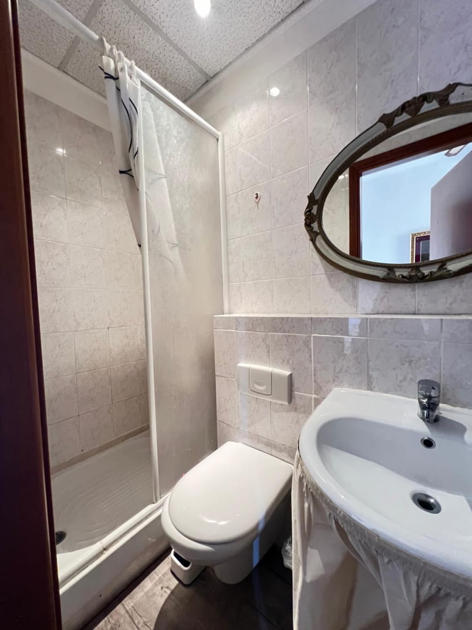 Toilet, Bathroom, towels