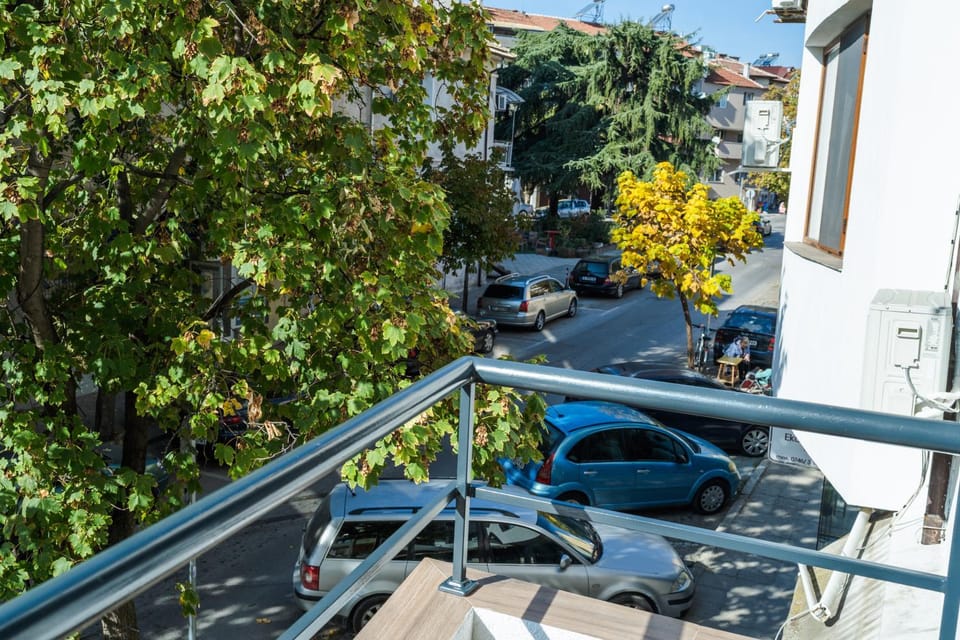 Property building, Balcony/Terrace, Parking