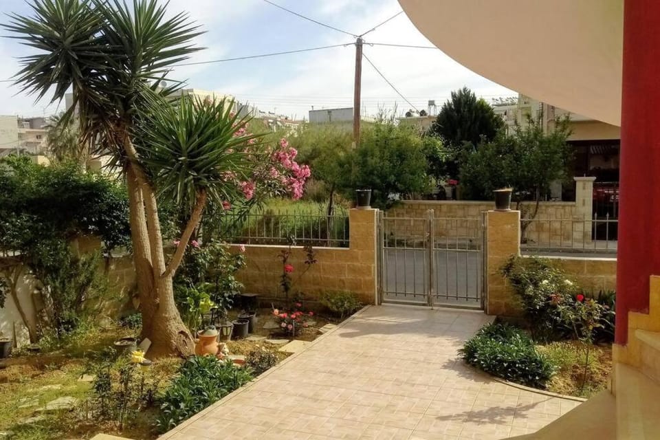 QUIET NEW Apartment-5' to the beach, 15' to center Apartment in Chania