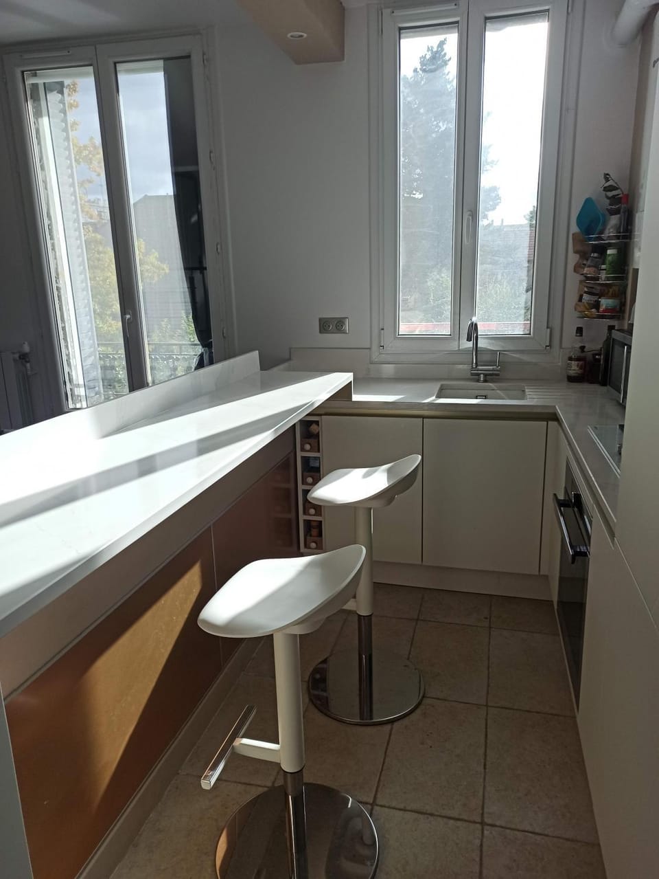 Kitchen or kitchenette, Dining area, stove