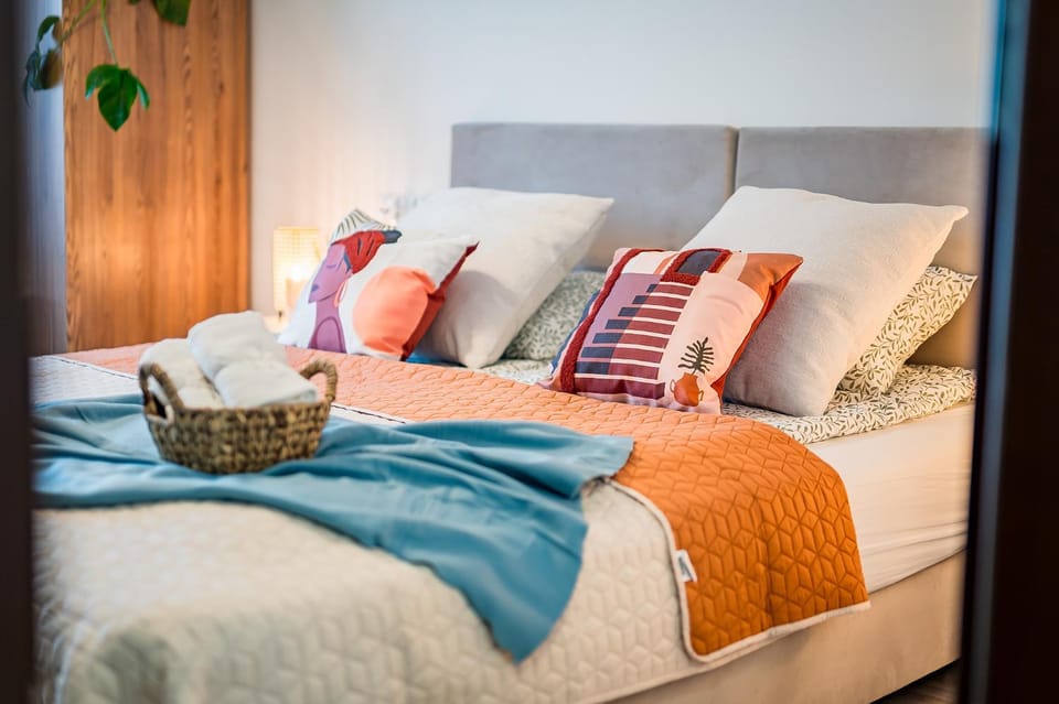 Photo of the whole room, Bedroom