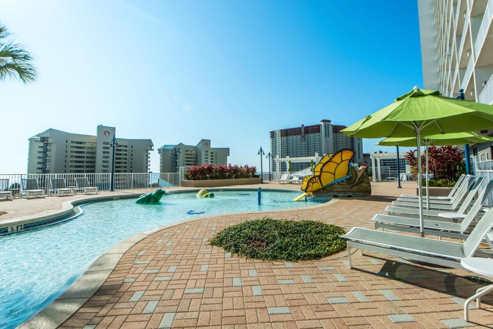 Laketown Wharf 2135 House in Long Beach