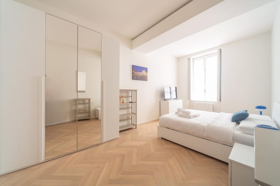 Charming 2-Bedroom Apartment in Milanese Building Apartment in Milan