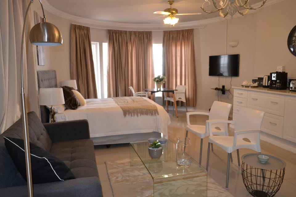 6 Woodmead Suites Bed and Breakfast in Sandton