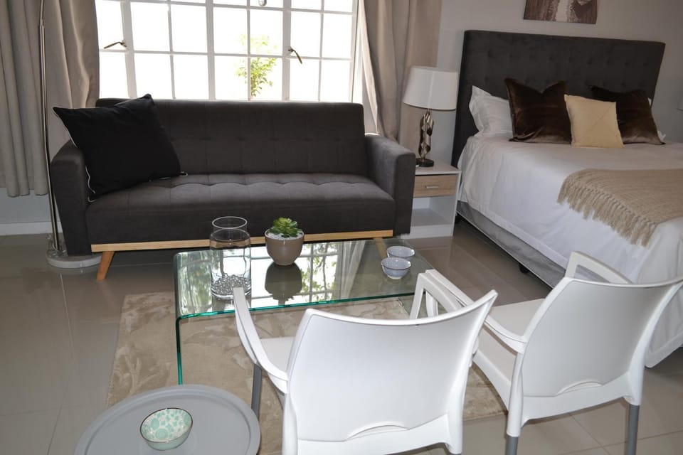 6 Woodmead Suites Bed and Breakfast in Sandton