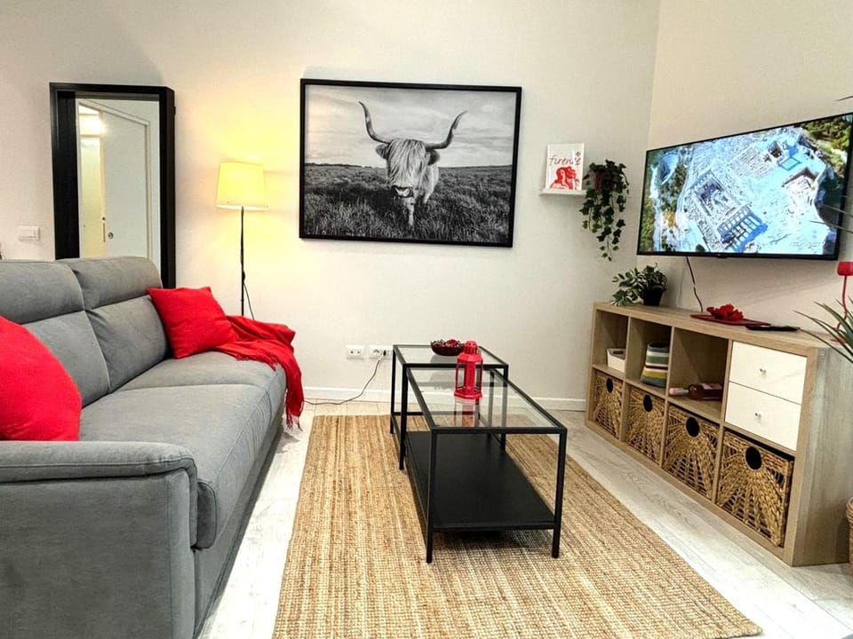 TV and multimedia, Living room, Seating area, Evening entertainment