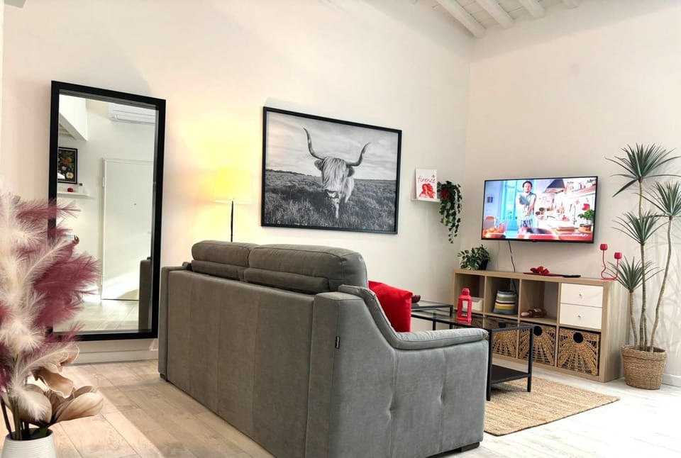 TV and multimedia, Living room, Seating area, Evening entertainment