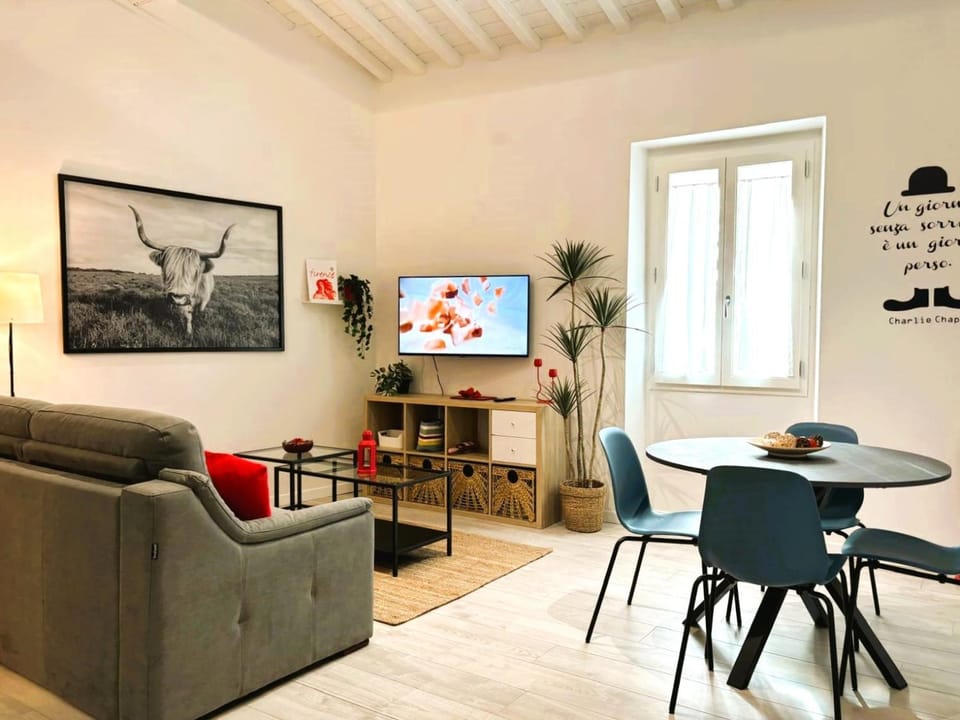 TV and multimedia, Living room, Seating area, Dining area, Evening entertainment