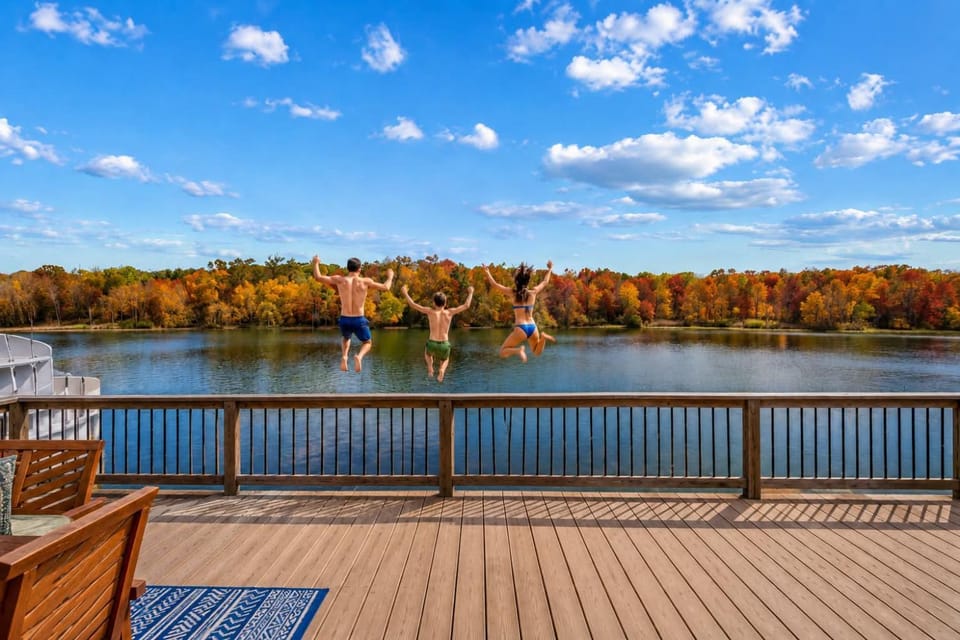 Ultimate LKA Retreat Boatdock Heated Pool Hottub House in Lake Anna