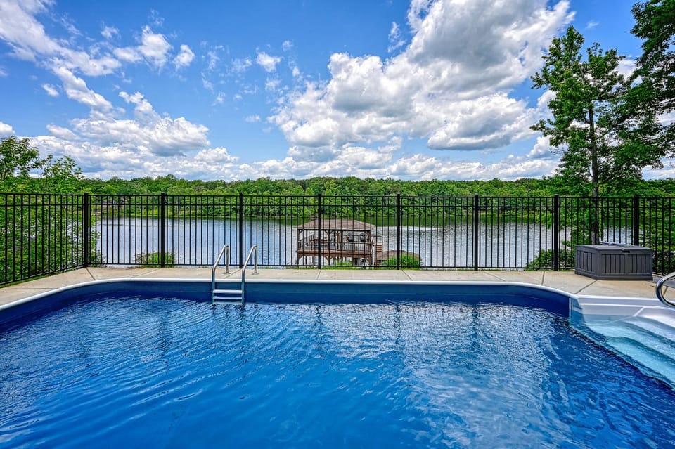 Ultimate LKA Retreat Boatdock Heated Pool Hottub House in Lake Anna