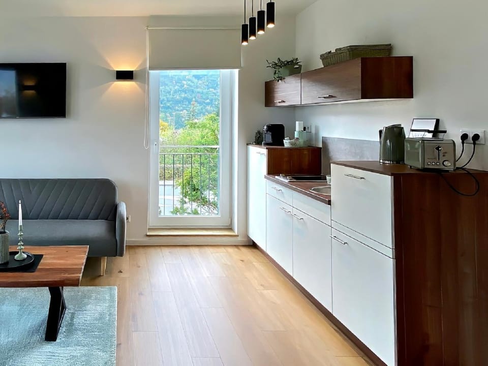 TV and multimedia, Kitchen or kitchenette, Seating area