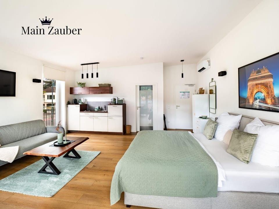 Bed, TV and multimedia, Kitchen or kitchenette, Photo of the whole room