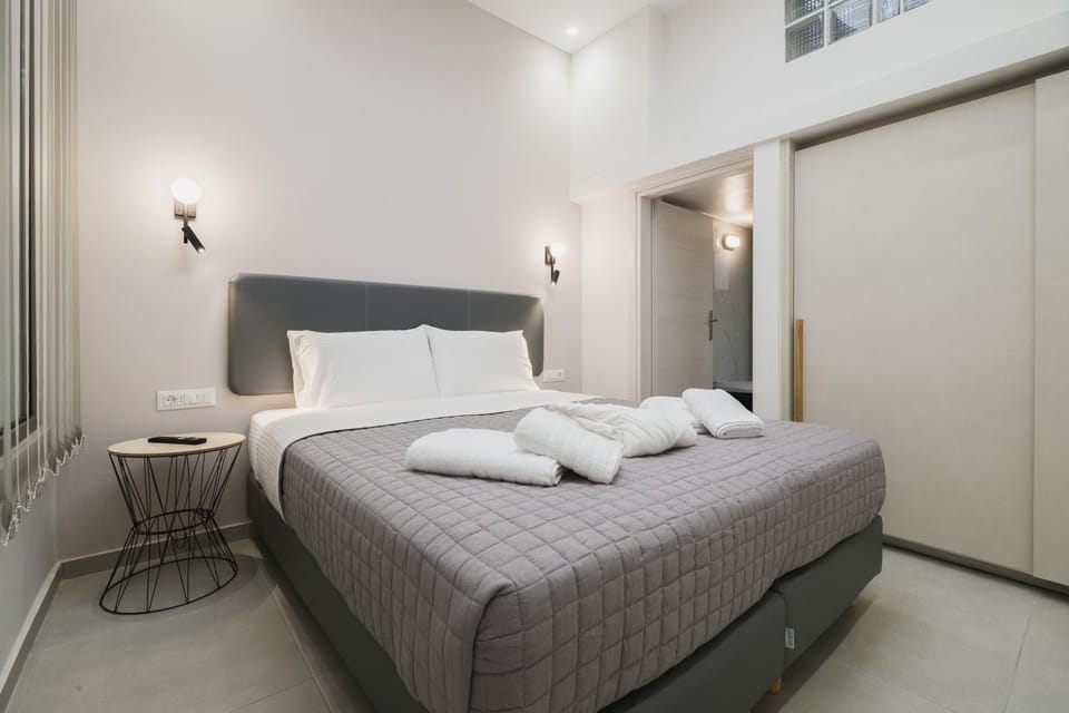 Peris 4 with Yard steps to Old Town - AC, Wifi Apartment in Chania
