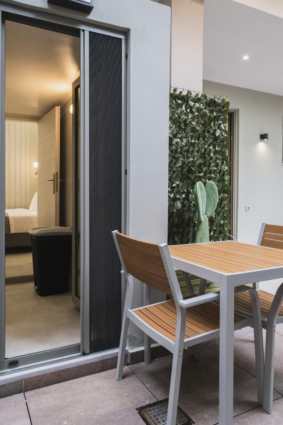 Seating area, Dining area