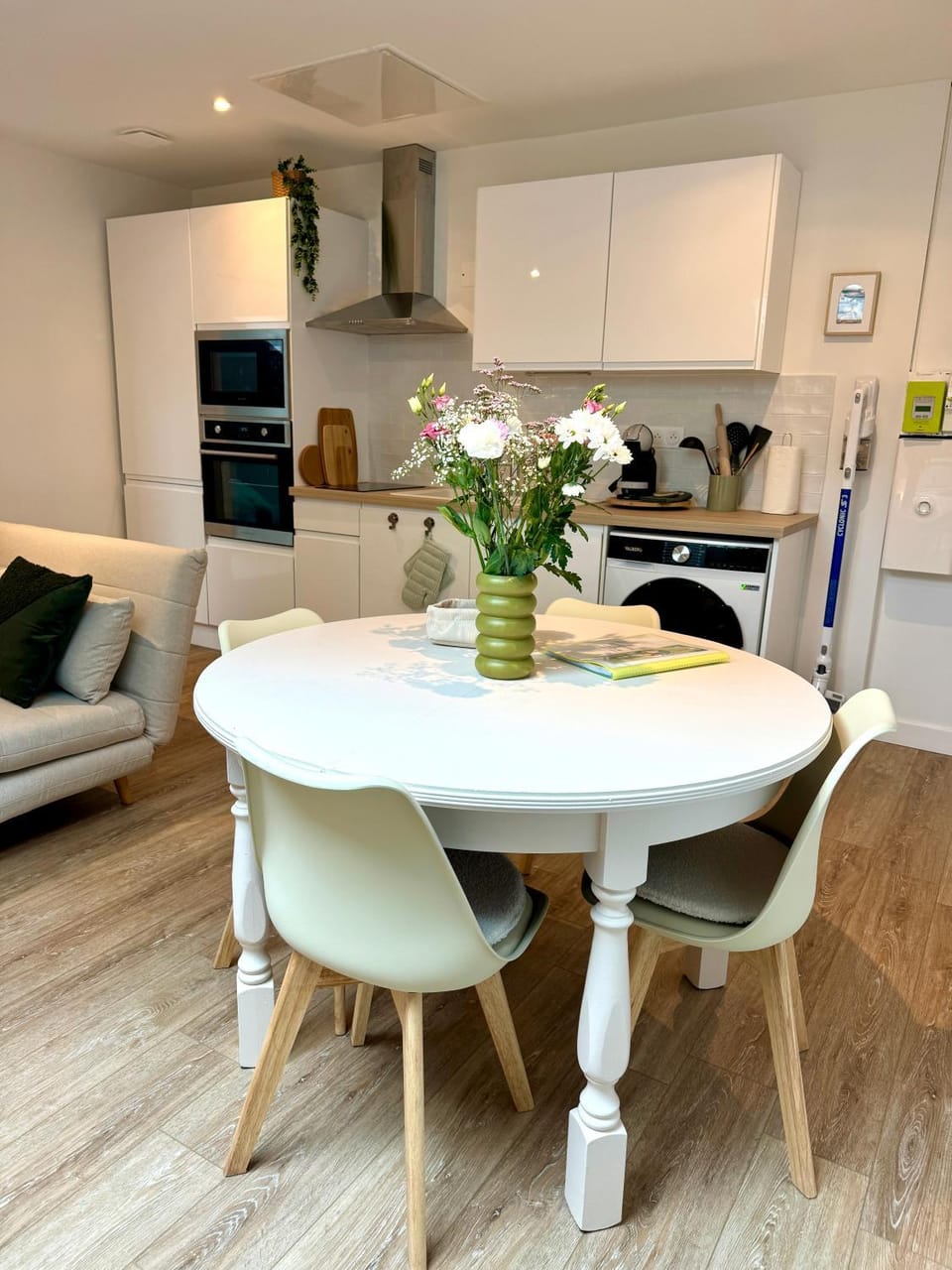 Seating area, Dining area