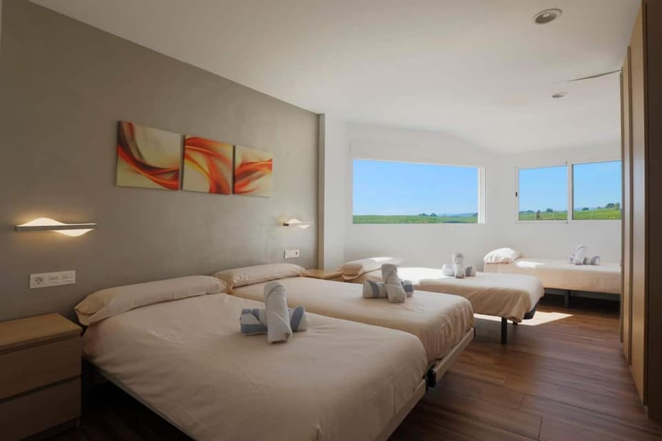 Fantasy Villa Valencia - Airport & Circuit Ricardo Tormo House in Valencian Community