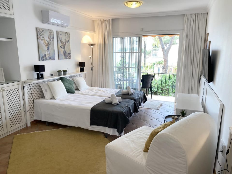 N02 Los Rosales - Studio Apartment in Sitio de Calahonda