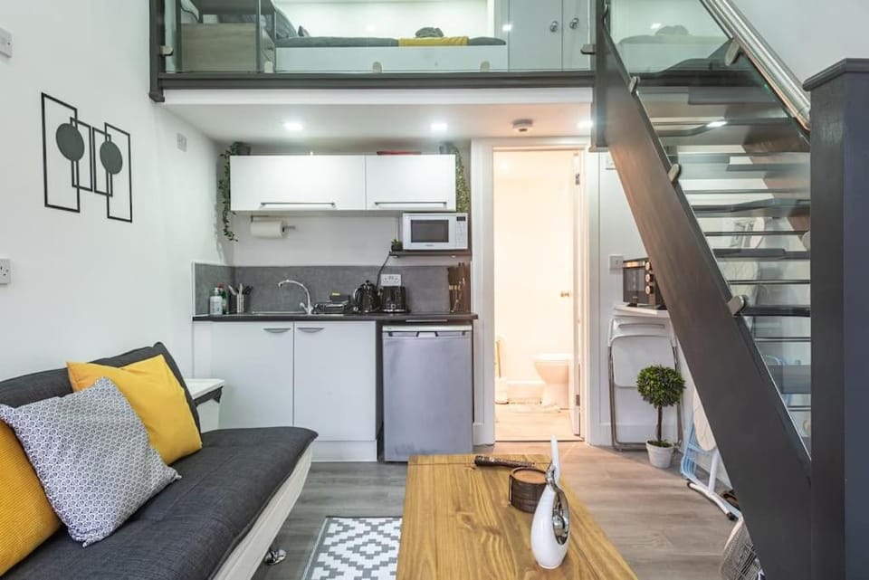 Studio in Central Reading- Next to Town Centre Apartment in Reading