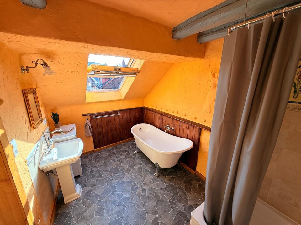 Toilet, Bathroom, Bath