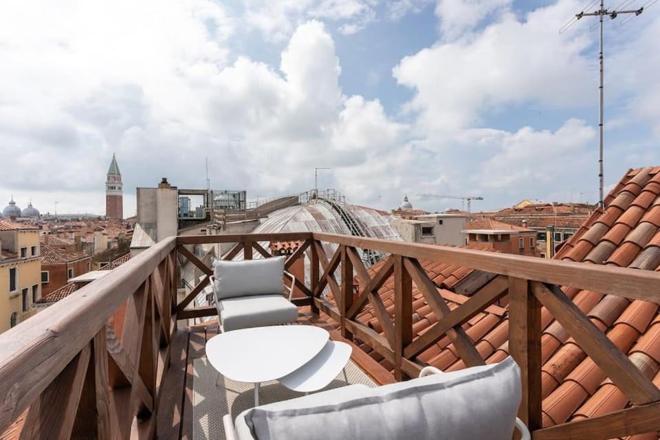 Ca' Remer Grand Canal Apartment in San Marco