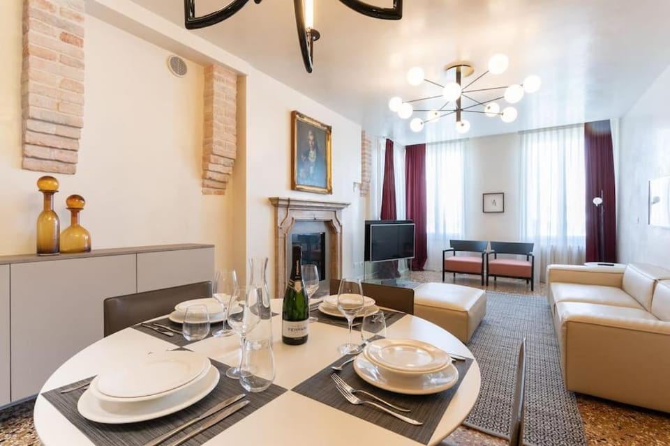 Ca' Remer Grand Canal Apartment in San Marco