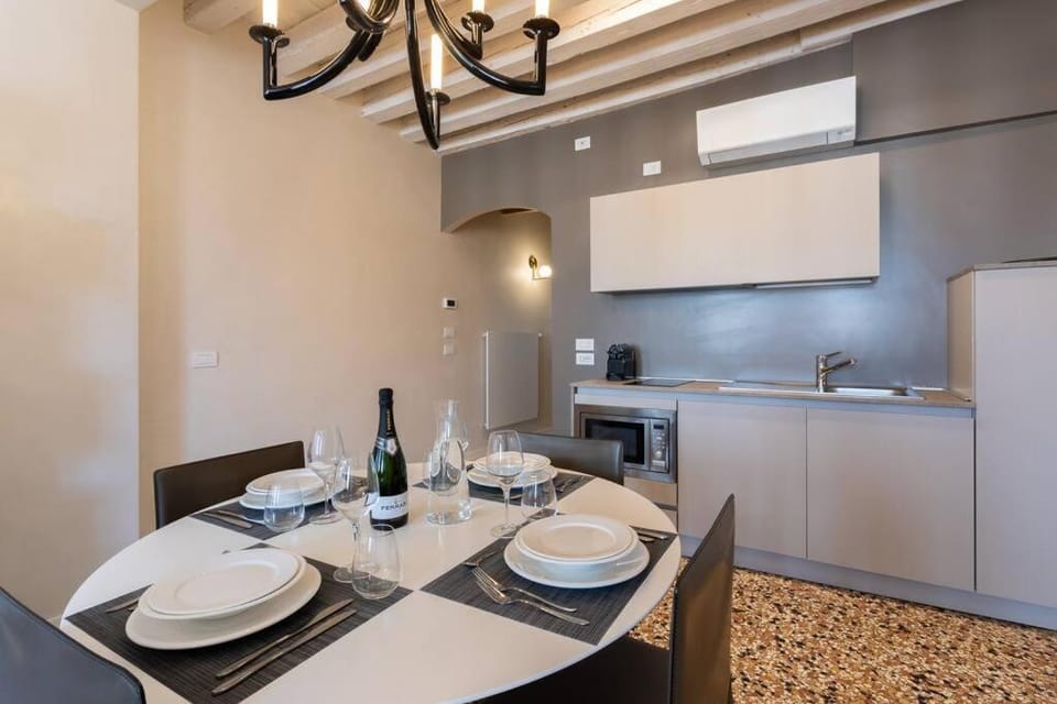 Ca' Remer Grand Canal Apartment in San Marco
