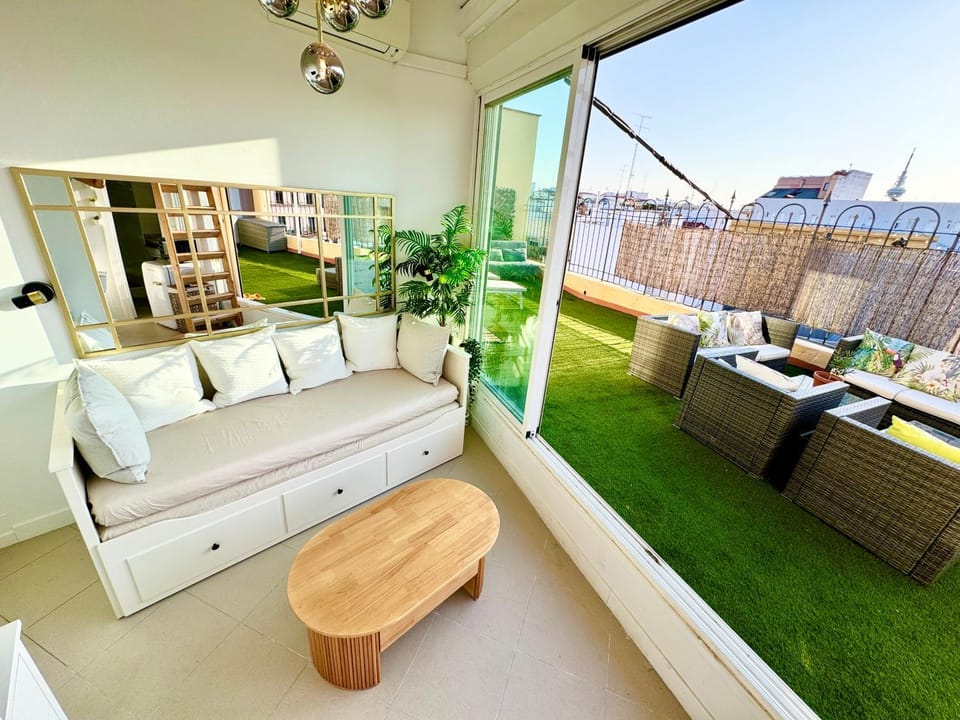 Retiro Park-Roof Top Studio & Huge Terrace Apartment in Madrid