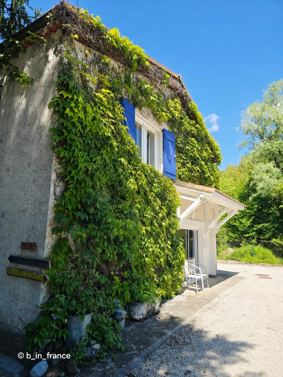 Property building, Spring, Day, Garden, Massage